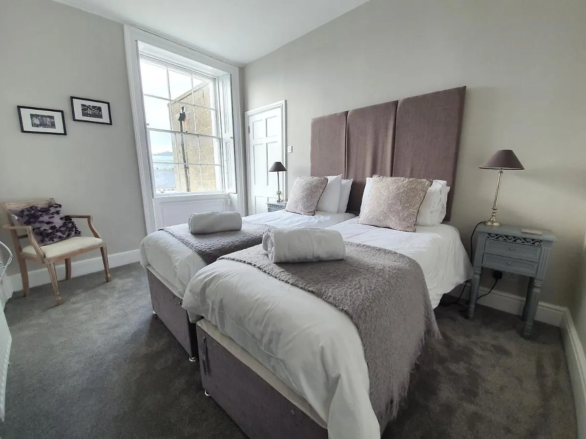 Park View Two-Bedroom Apartment Bath
