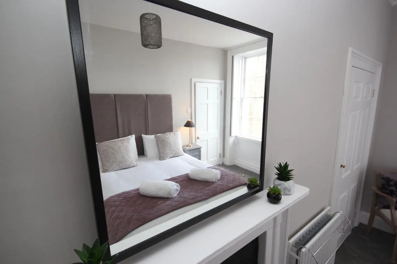 Park View Two-Bedroom Apartment Bath