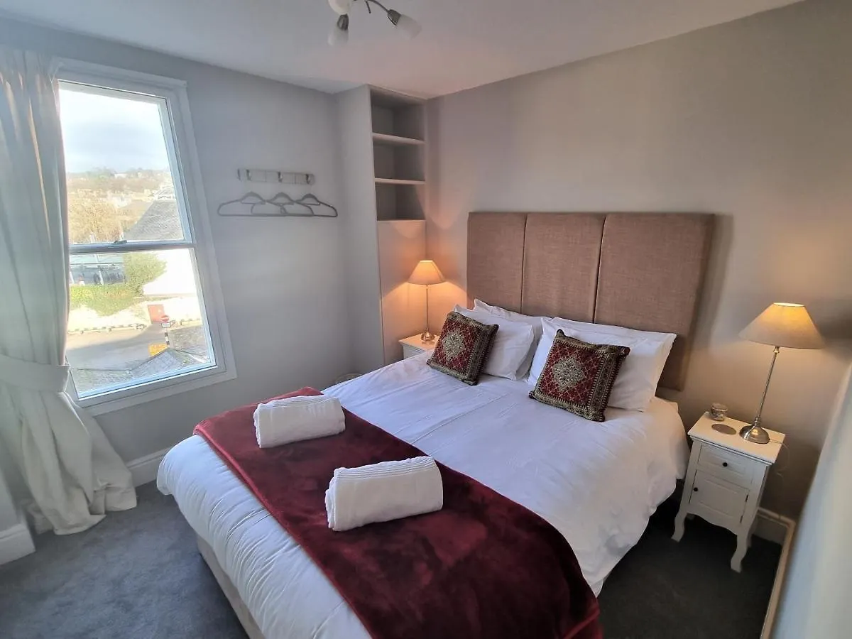 Park View Two-Bedroom Apartment Bath